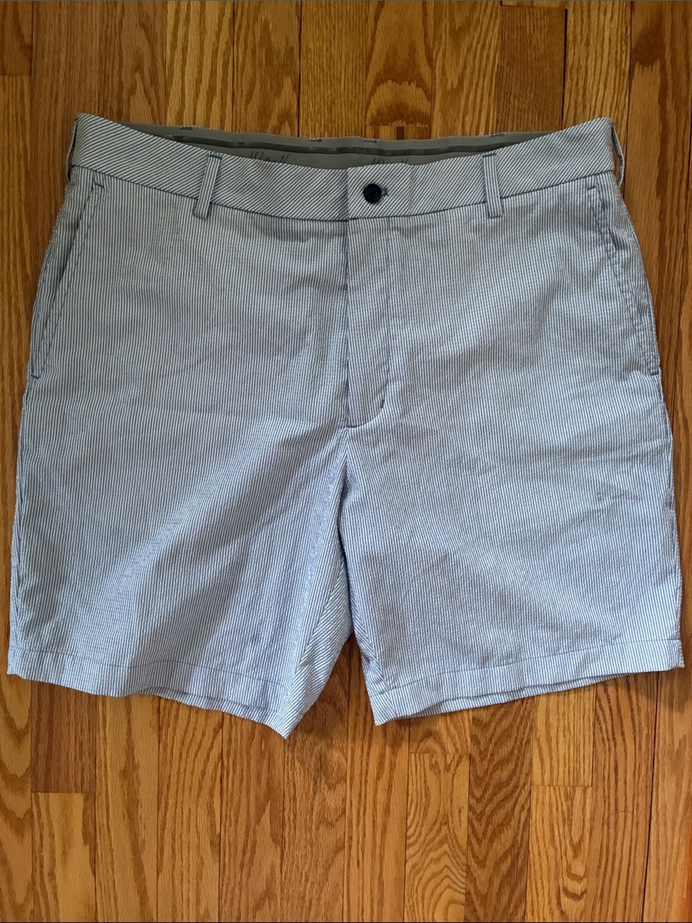 Walter Hagen Performance 11 Light Blue Seersucker Flat-Front Golf Shorts